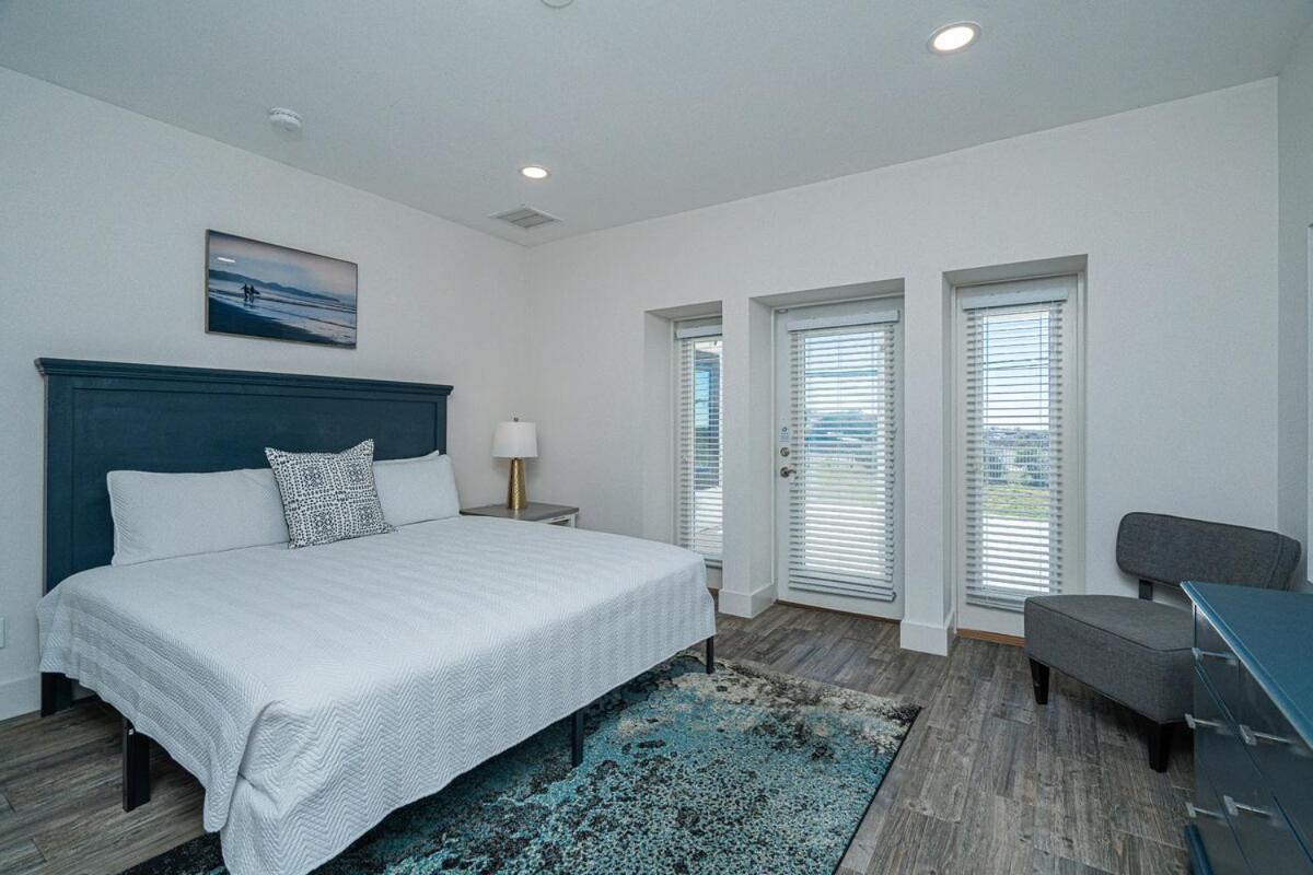 Private Beach, Heated Pool, Gulf Front Holiday home *