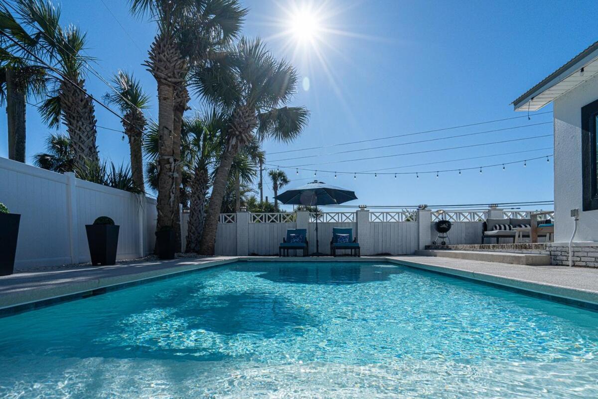 Holiday home Private Beach, Heated Pool, Gulf Front *