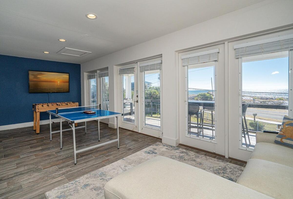 Private Beach, Heated Pool, Gulf Front Holiday home