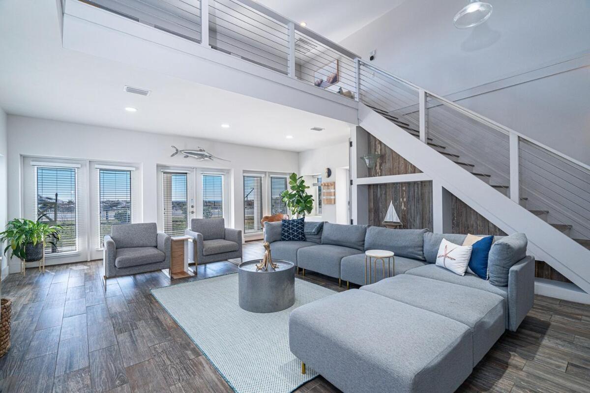 Private Beach, Heated Pool, Gulf Front Holiday home