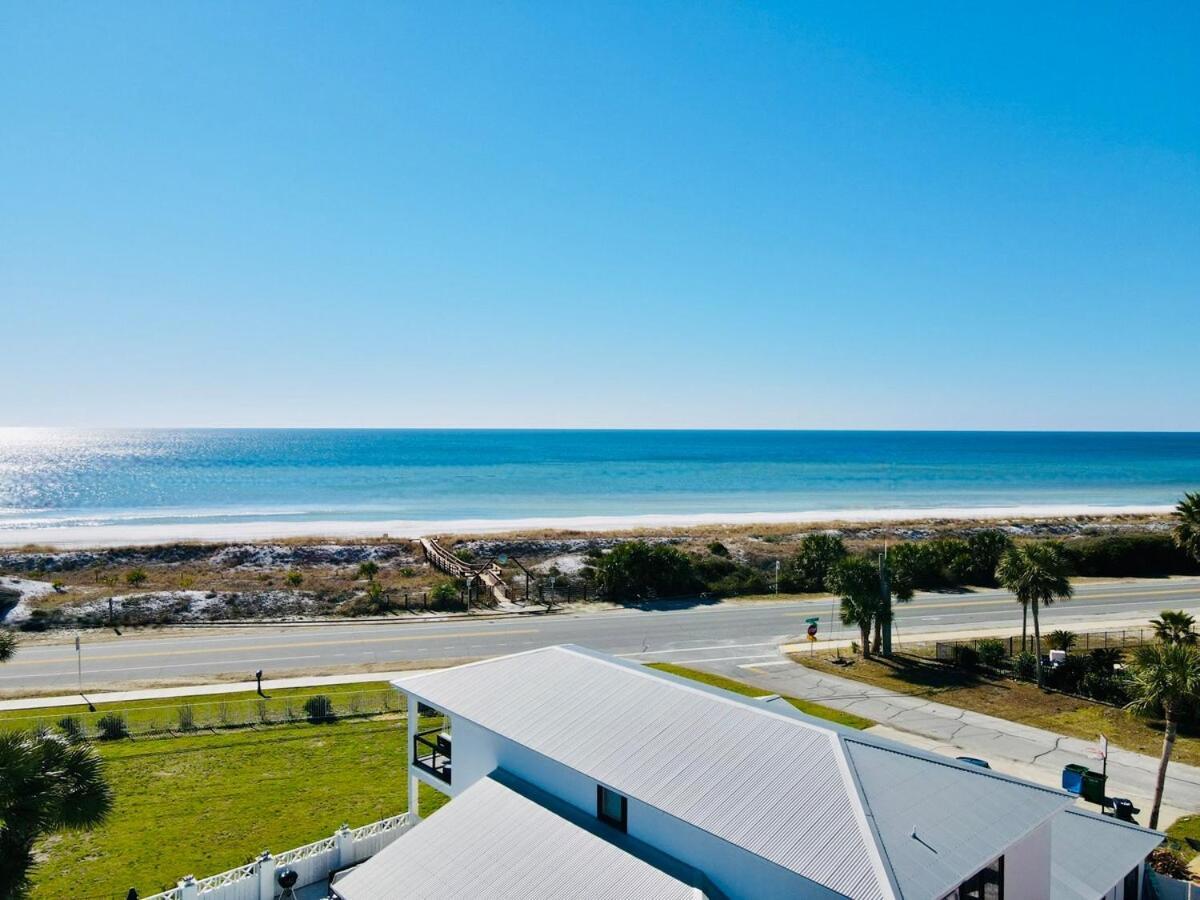 Holiday home Private Beach, Heated Pool, Gulf Front