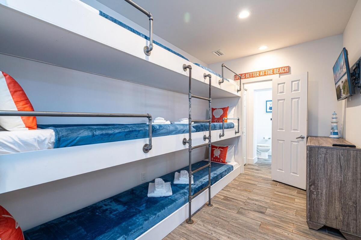 Private Beach, Heated Pool, Gulf Front Holiday home